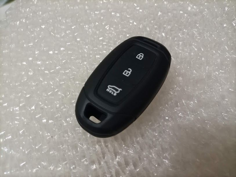 Hyundai key fob. (Category: Everything Else Others) located in Quezon City. Submitted by susmaryosep1 (Listing ID 1468981159, Image 1). Description: Hyundai key fob. It has buttons for locking, unlocking, and opening the trunk. It has a hole for attaching to a keychain. Price: 300 Xavierville Avenue Pik up via lalamove Payment via gcash.
