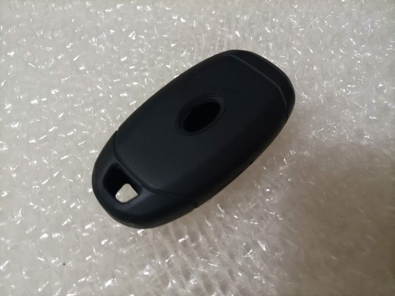 Hyundai key fob. (Category: Everything Else Others) located in Quezon City. Submitted by susmaryosep1 (Listing ID 1468981159, Image 2). Description: Hyundai key fob. It has buttons for locking, unlocking, and opening the trunk. It has a hole for attaching to a keychain. Price: 300 Xavierville Avenue Pik up via lalamove Payment via gcash.