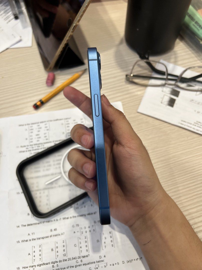Ip13 128 ZP/A (Category: iPhone 13 Series) located in Manila. Submitted by rareshark-a03187 (Listing ID 1469095843, Image 3). Description: Ip 13 128gb 85% bh Issue: paintchips only, no dents All working and original Marikina Area Factory unlocked got it from the loop Unit and orig chord only .