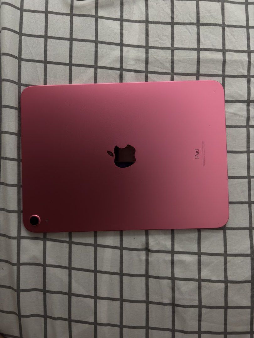 Ipad 10th Gen 64gb (Category: iPad) located in Manila. Submitted by mew2wo (Listing ID 1468959127, Image 2). Description: 100% Smooth No dents or scratches Only flaw is the fading around the charging port. .