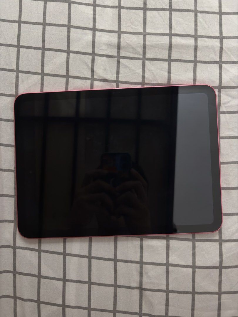 Ipad 10th Gen 64gb (Category: iPad) located in Manila. Submitted by mew2wo (Listing ID 1468959127, Image 1). Description: 100% Smooth No dents or scratches Only flaw is the fading around the charging port. .