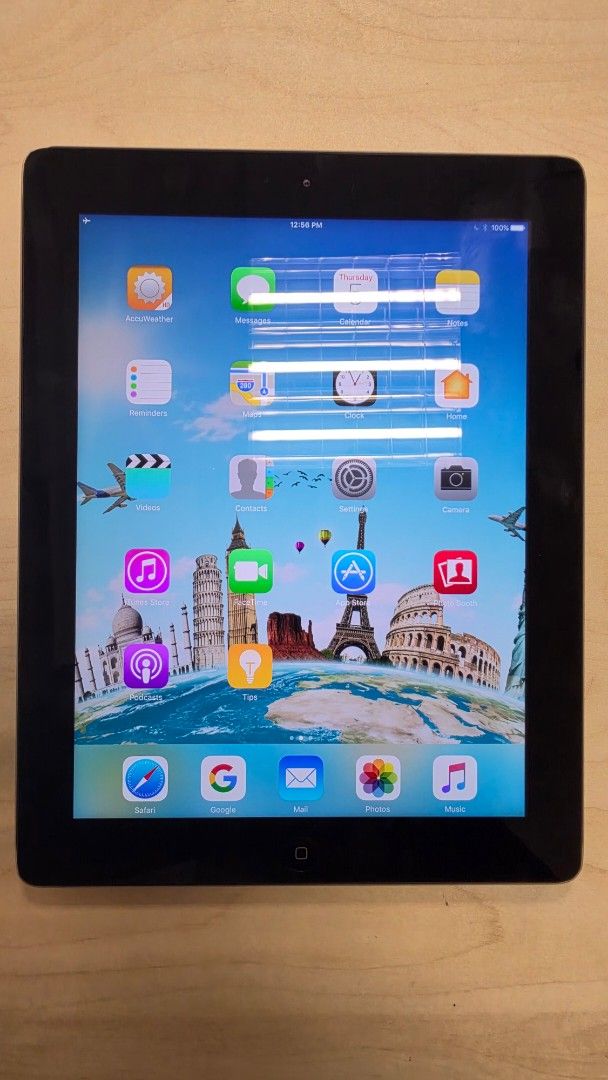 iPad 4 (Category: iPad) located in Las Pinas. Submitted by sixtosengson (Listing ID 1469013604, Image 2). Description: Old ipad for sale Gen 4 13Gb Version 10.3.3 wifi only with box no charger issue: minor at lower left side.