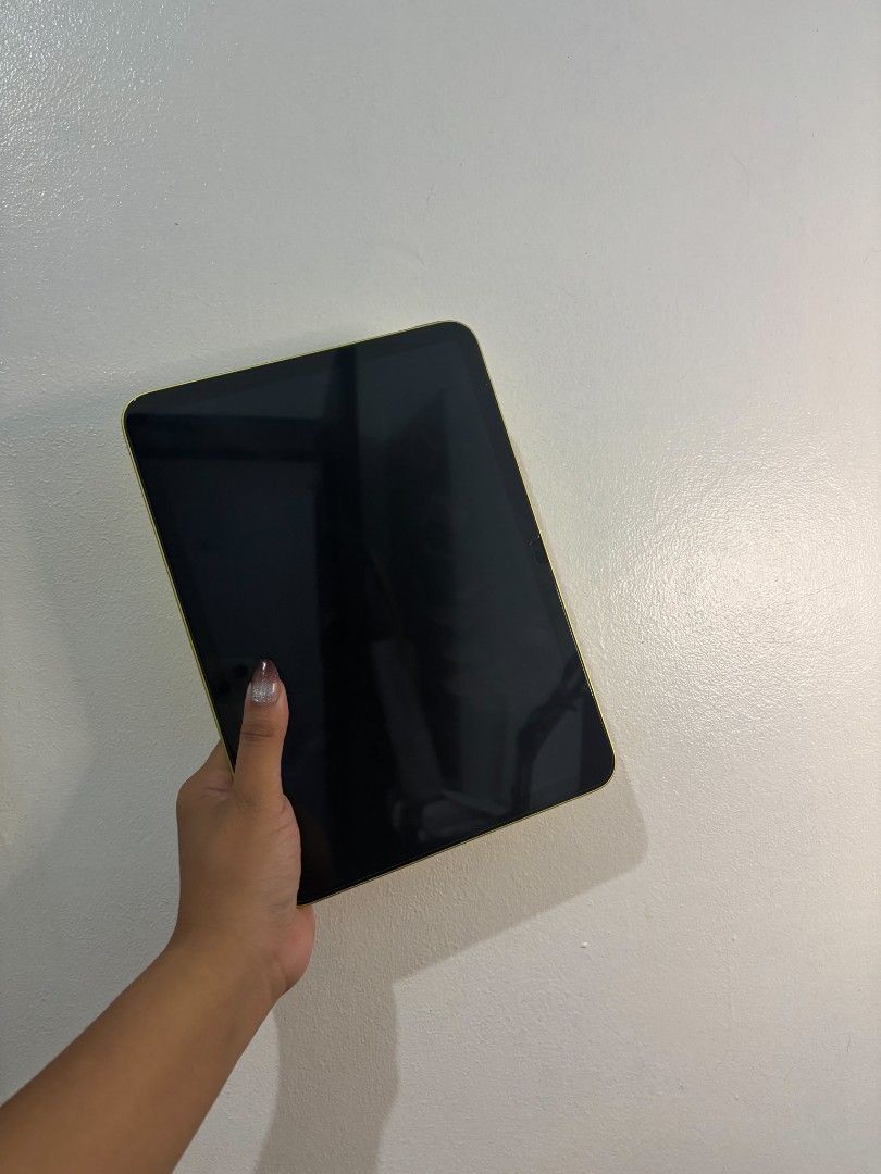 iPad A16 (11th Generation) (Category: iPad) located in Santa Cruz. Submitted by gabrielfoliente (Listing ID 1469082530, Image 2). Description: iPad A16 (11th Generation) Unit Details: • Model: iPad A16 (11th Generation) • Color: Yellow • Date Purchased: October 2025 • Condition: Rarely used • 256 gb • Battery Health: 98% • With a small dent on the side (caused by the case) Inclusions: Complete box and charger With Apple Pencil FREE 2 cases Temper