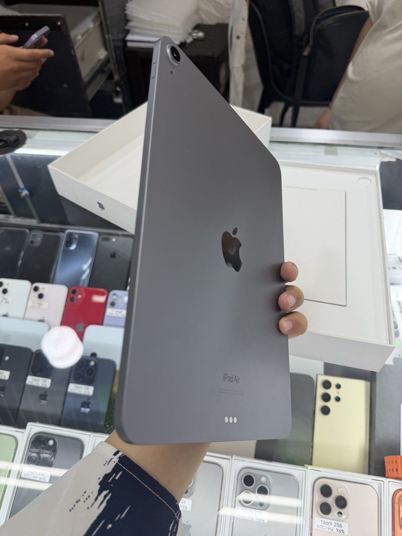 Ipad Air 6 M2 128gb 11' No issue All working (Category: iPad) located in San Juan City. Submitted by javedsgadgetshop (Listing ID 1468960634, Image 3). Description: INSTALLMENT OPTIONS : SPAY LATER / GGIVES / CREDIT CARD / SKYRO / HOMECREDIT (BRANDNEW) WE BUY AND SELL SO PWEDE MAGBINTA OR SWAP ! Quick Specs : 💵 Ipad Air 6 M2 11' •128gb •NTC Variant •100% batt health •Wifi Only •98% Smoothness •No hidden issue | No Repaired •100% Authentic | Not 