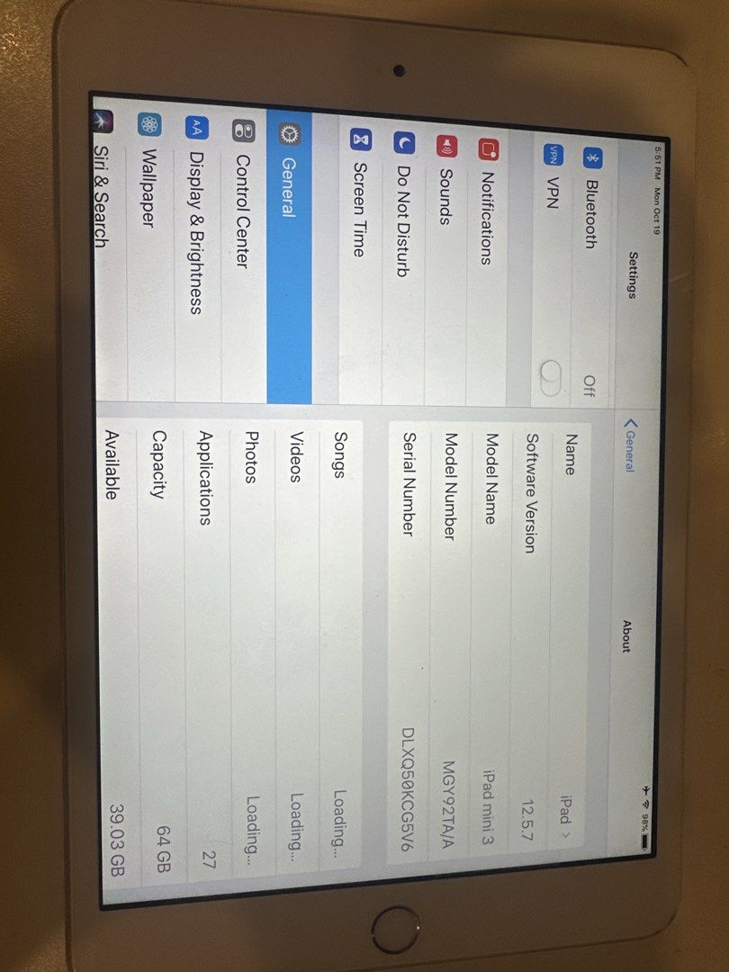 iPad mini 3 (Category: iPad) located in Paranaque City. Submitted by jackson_wang123 (Listing ID 1469027272, Image 1). Description: The home button is not working, but it does not affect usage..