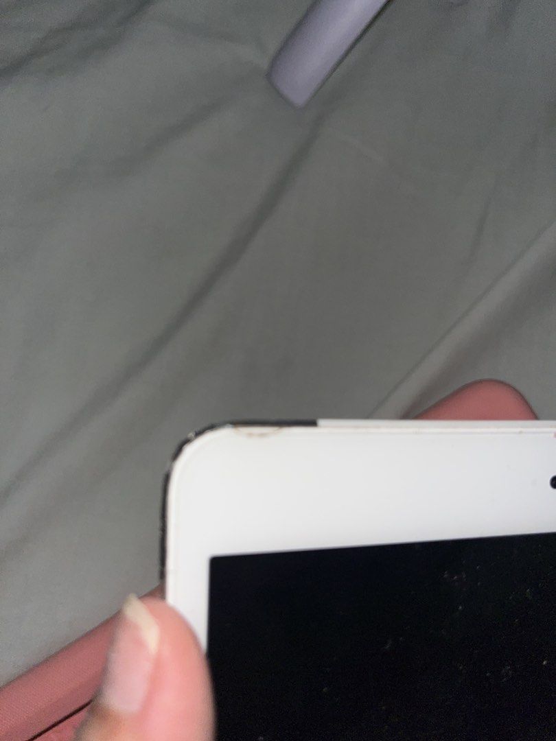 Ipad mini 3 (Category: iPad) located in Manila. Submitted by alyana234 (Listing ID 1469138201, Image 3). Description: 16gb Has minor flaw see pic may small crack Pwede i reset 3 months lang nagamit ng baby ko Unit case only Open for meetup nearby my place only Or lalamove up to u payment upon pickup Negotiable price . Mag offer lang .