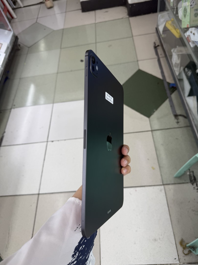 Ipad Pro M5 256gb 11' 100% BH No issue (Category: iPad) located in San Juan City. Submitted by javedsgadgetshop (Listing ID 1468959853, Image 3). Description: INSTALLMENT OPTIONS : SPAY LATER / GGIVES / CREDIT CARD / SKYRO / HOMECREDIT (BRANDNEW) WE BUY AND SELL SO PWEDE MAGBINTA OR SWAP ! Quick Specs : 💵 Ipad Pro M5 11' •256gb •NTC Variant •100% batt health •Wifi Only •98% Smoothness •No hidden issue | No Repaired •100% Authentic | Not Refurbis