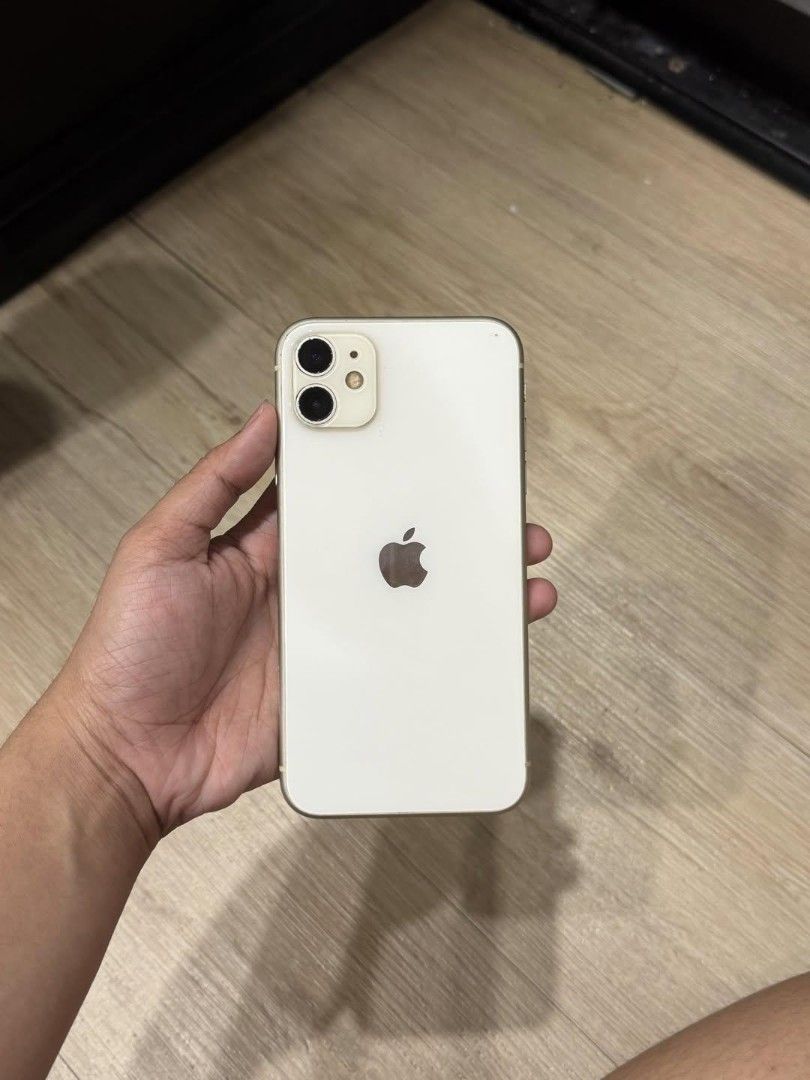 IPHONE 11 (Category: iPhone 11 Series) located in Manila. Submitted by gabbimomoseng026 (Listing ID 1468998684, Image 1). Description: iphone 11 white 64GB 74BH open line no history of repair unit only 8500 slight negotiable.