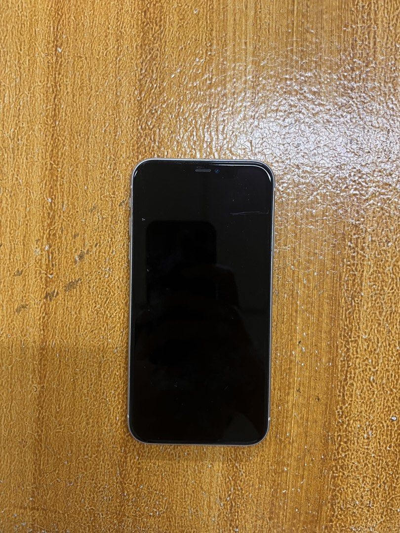 iphone 11 (Category: iPhone 11 Series) located in Paranaque City. Submitted by vrien (Listing ID 1469086517, Image 2). Description: Iphone 11 128 gb 82% bh true tone ✅ camera ✅ girl previous owner issue: slight scratch near battery area rfs: upgrading.