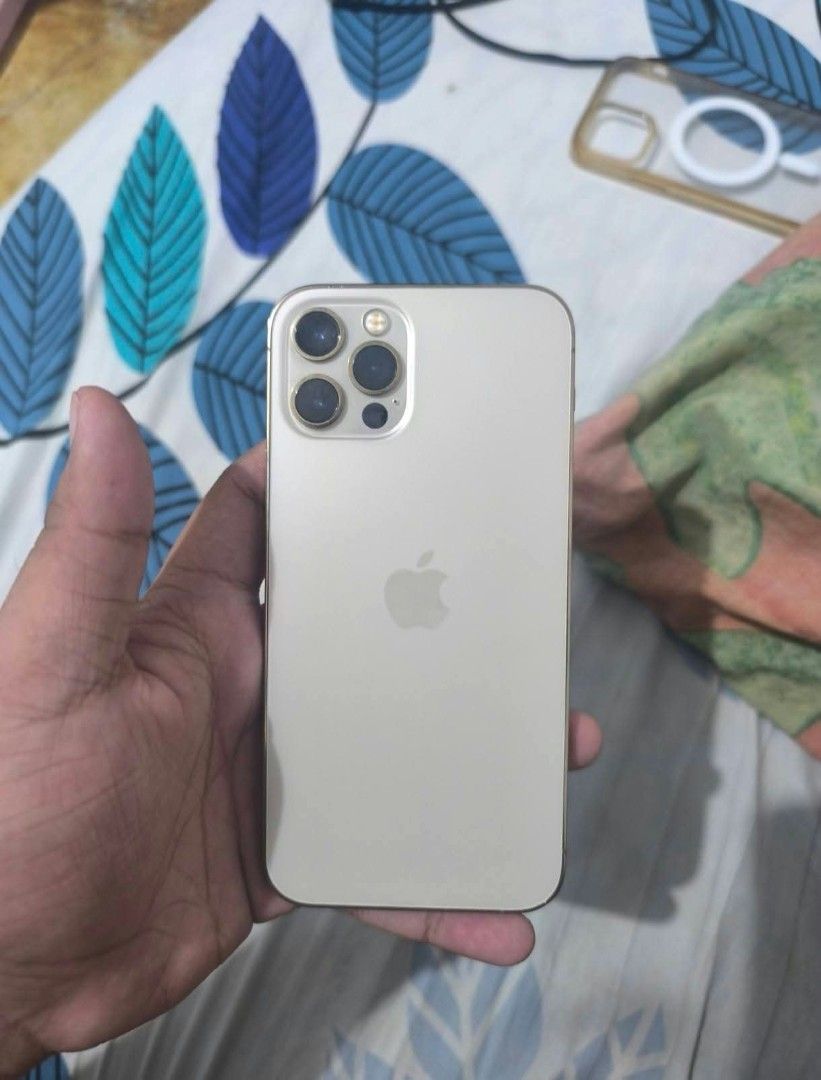 Iphone 12 pro (Category: iPhone 12 Series) located in Manila. Submitted by sunny.deer (Listing ID 1469001634, Image 2). Description: Iphone 12 pro 128gb 92% no issue all working.