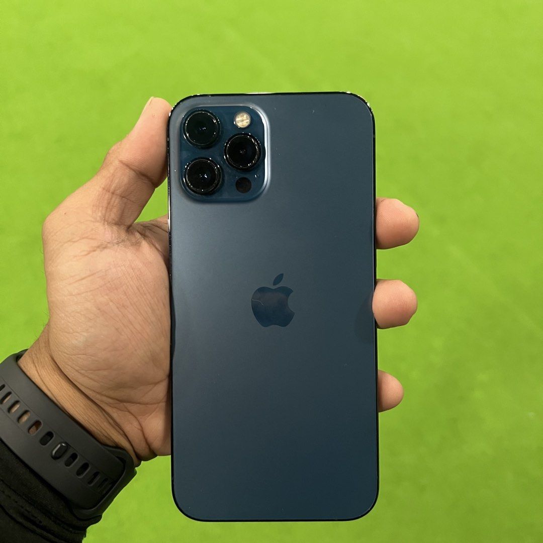 Iphone 12 Pro Max 256 GB (Category: iPhone 12 Series) located in Quezon City. Submitted by jnrvntr (Listing ID 1469128228, Image 2). Description: - Brand/Model: Apple iPhone 12 Pro Max - Storage Capacity: 256 GB - Color: Pacific Blue - Condition: Well-maintained, clean exterior, and fully functional Honest Issue: - Small dent sa camera (doesn’t affect performance) - 66% Batt Health Willing to meet up near QC, MAKATI, MARIKINA.