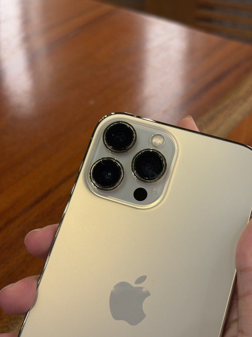 iPhone 13 Pro Max 256gb Gold, with 30+ cases (Category: iPhone 13 Series) located in Quezon City. Submitted by kawaiikookies.ph (Listing ID 1469058398, Image 2). Description: 79% battery health .