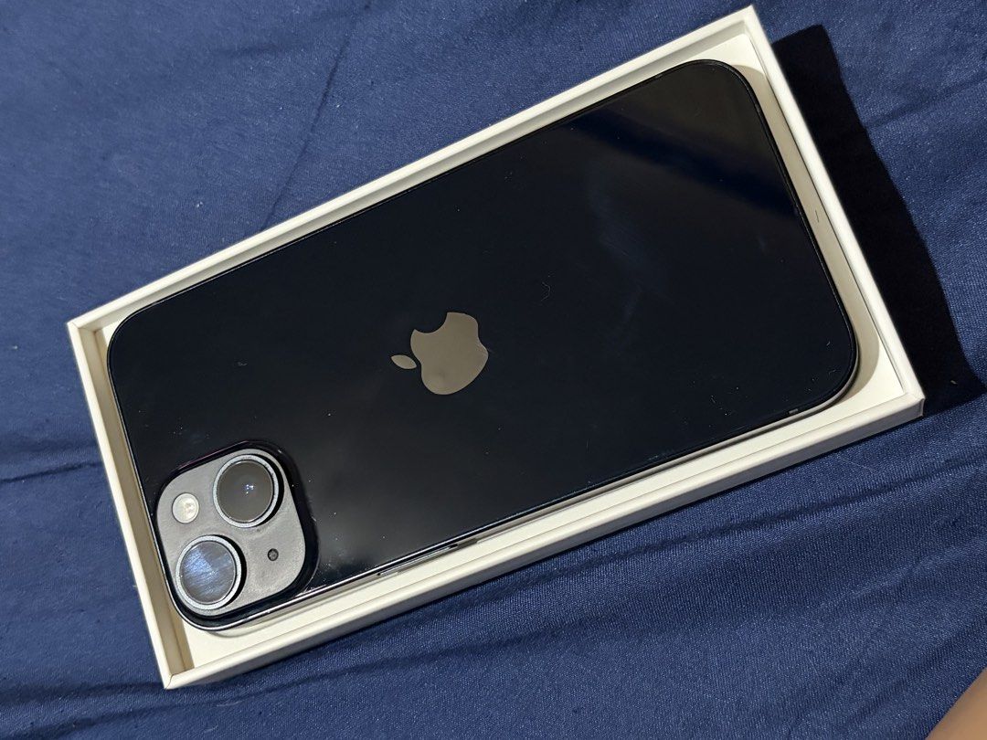 Iphone 14 128gb (Category: iPhone 14 Series) located in Pasig City. Submitted by sashi.me (Listing ID 1469065614, Image 2). Description: Globe locked. With box and used charger cord. 82% battery health with few scratches on side of phone. .