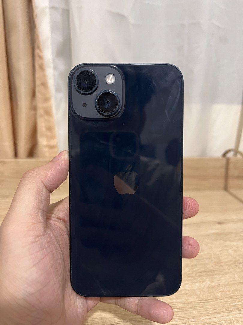 iPhone 14 (128GB, Midnight) - Lady Owned (Category: iPhone 14 Series) located in Manila. Submitted by tpabilico17127 (Listing ID 1469112741, Image 1). Description: Price: ₱22,500 (Rush, negotiable) • Condition: Working 100% with minor paint chips. All parts are original, no history of repair. • Battery Health: 82% • ZP/A variant / No SIM restrictions • Inclusions: Unit, Case, Replacement Box, and Cord • Unli test and reset upon meetup for your pe