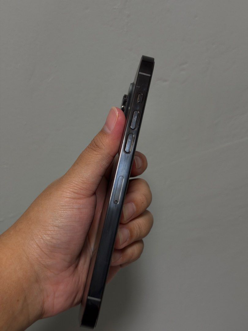 iPhone 14 Pro max 256gb Black (Category: iPhone 14 Series) located in Santo Tomas. Submitted by kayedee_17 (Listing ID 1469101491, Image 3). Description: iPhone 14 Pro Max 256gb HK Variant, Space Black 85% Batt Health Openline *with Paint Chipp sa edges ng phone but doesn't affect performance (see pics) can be covered naman thru cases No Issues No history of repair Complete with orig charger and box Can do meet-ups around SF, Pampanga only rfs: c