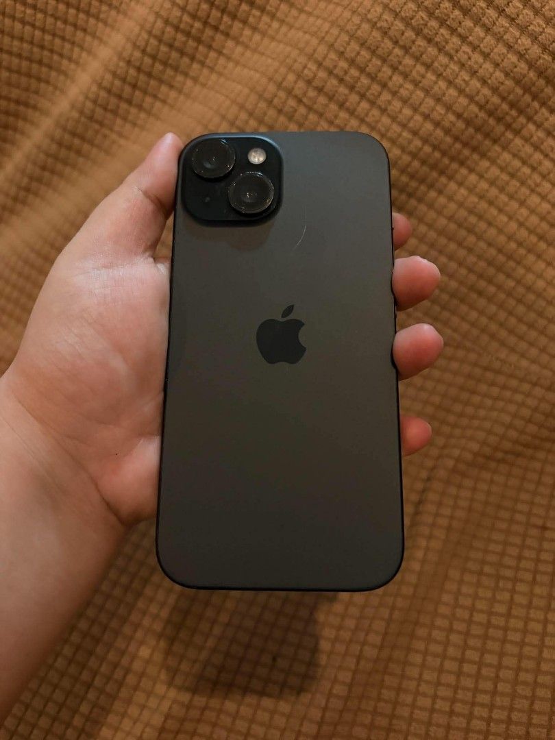 Iphone 15 Black (Category: iPhone 15 Series) located in Manila. Submitted by thrift2jeru (Listing ID 1469089842, Image 2). Description: SALE OR SWAP SA LOWER UNIT (IOS ONLY) 128GB 75% Battery Health (Original) ZP/A variant Smart & TNT only Face ID working All parts working All parts original (No parts replaced) Camera, Wide, Focus working All buttons working Minimal Paintchips only. Inclusion: Unit Case Charging wire Asking price: 24,000 Meet-up 