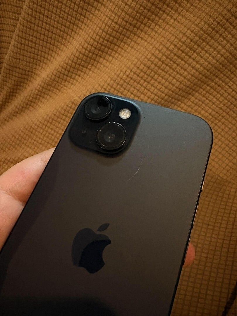 Iphone 15 Black (Category: iPhone 15 Series) located in Manila. Submitted by thrift2jeru (Listing ID 1469089842, Image 3). Description: SALE OR SWAP SA LOWER UNIT (IOS ONLY) 128GB 75% Battery Health (Original) ZP/A variant Smart & TNT only Face ID working All parts working All parts original (No parts replaced) Camera, Wide, Focus working All buttons working Minimal Paintchips only. Inclusion: Unit Case Charging wire Asking price: 24,000 Meet-up 