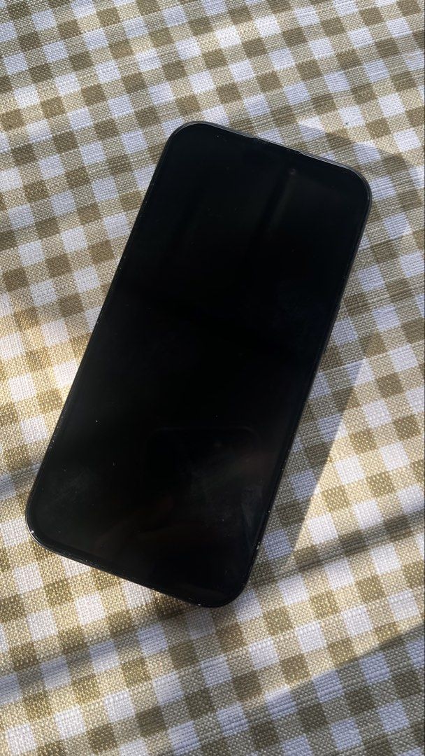 Iphone 15 Globe locked (Category: iPhone 15 Series) located in Quezon City. Submitted by hexnmsh (Listing ID 1469000852, Image 2). Description: Selling my iphone 15 under warranty 2027 battery health 99% Rfs: 2nd handset, naka-stock lang .