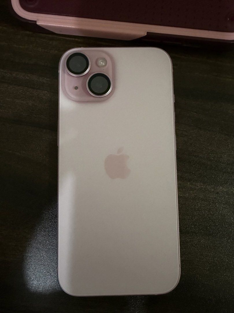 Iphone 15 Pink 128gb (Category: iPhone 15 Series) located in Las Pinas. Submitted by millieyokie (Listing ID 1469093523, Image 1). Description: Iphone 15 pink 128gb No dents Minor paint chip sa camera pero naka camera protector na d halata HINDI NAAPEKTOHAN ANG PERFORMANCE NG CAMERA Battery health 77% Gagamitin na lng po PWEDENG PWEDE TUMAWAD .