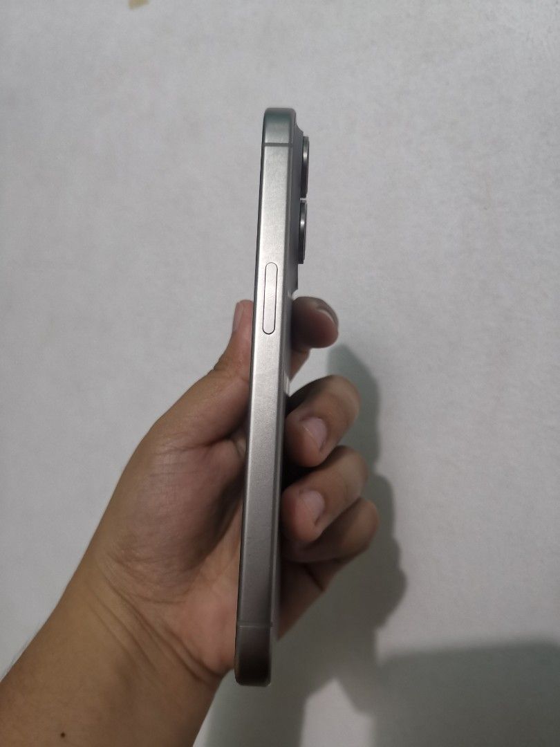 Iphone 15 Pro (Category: iPhone 15 Series) located in Cabuyao City. Submitted by frncscam (Listing ID 1468997464, Image 3). Description: RUSH RUSH RUSH!! Iphone 15 pro 256 gb 79% Battery Health Factory Unlock Face ID and True Tone working No history of repair Honest issue: Minimal scratches in screen and near charging port Delivery via lbc cop. All features working, yan lang honest issue physical state. W/ box and cord Negotiable Price 📍 Laguna.