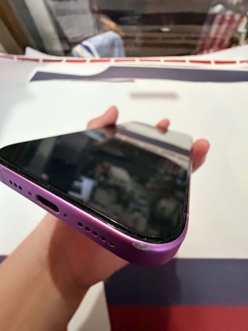 Iphone 16 128 gb (Category: iPhone 16 Series) located in Manila. Submitted by prelov3dit3ms (Listing ID 1469016551, Image 3). Description: - lady owned - 90% batt health - 128 gb - issue : may dent lang sa ilalim pero d visible - free 2 case - negotiable.