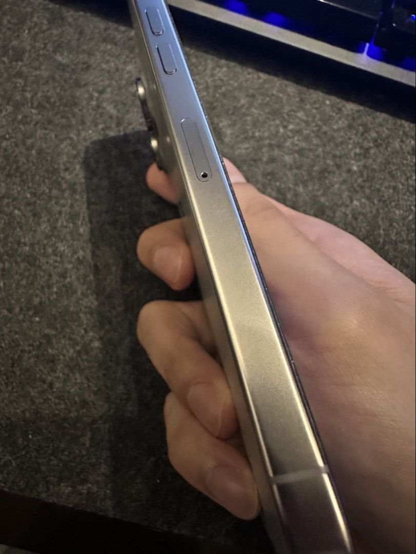 iPhone 16 pro max (256gb) natural titanium SMARTLOCKED (Category: iPhone 16 Series) located in Manila. Submitted by grandpenguin0925 (Listing ID 1469111329, Image 2). Description: - Model: iPhone 16 Pro Max - Storage: 256GB - Color: Natural Titanium - Network: Smartlocked - Battery Health: 98% - Inclusion: Original box included - Condition: Pristine and well-maintained.