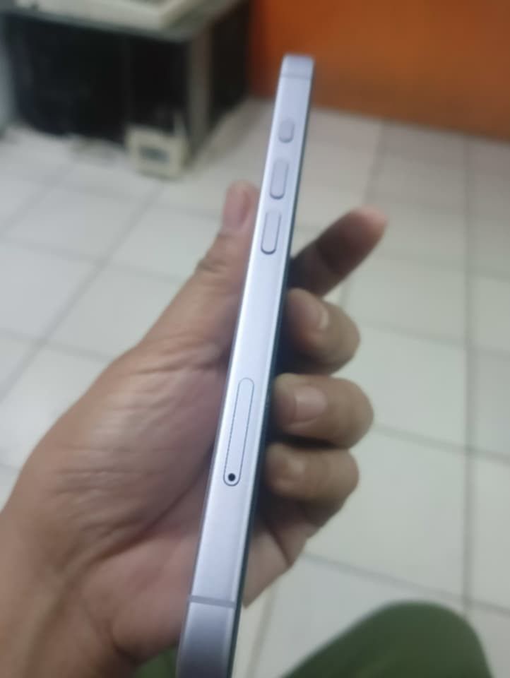 Iphone 17 1 month old with receipt (Category: Other Mobile & Gadget Accessories) located in Manila. Submitted by patkeiti (Listing ID 1468979991, Image 3). Description: iphone 17 256gb 1month old under warranty until september 2027 from digital walker almost 1 week lng nagamit 45k fixed non negotiable complete package good as brandnew all sides and back/front and camera protected since day 1 Location: Quezon city.