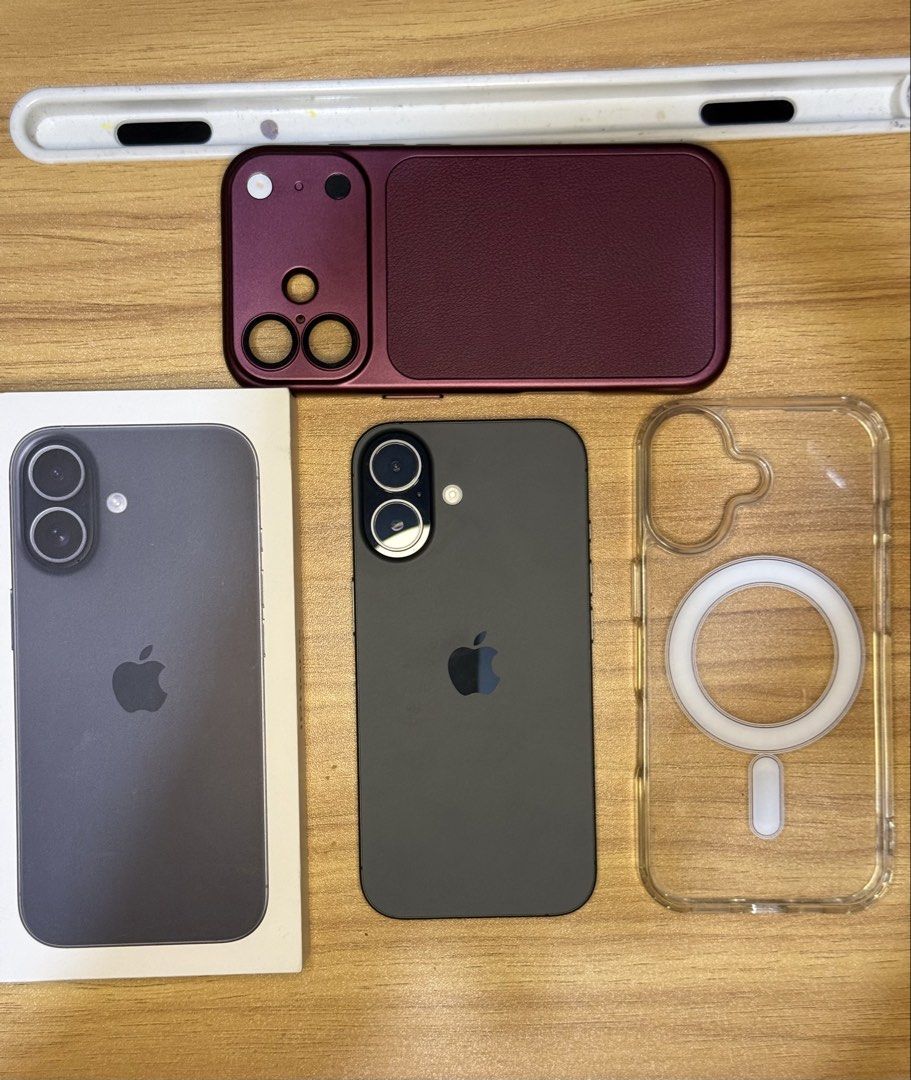IPHONE 17 256GB | GLOBE | 100% BATTERY (Category: iPhone 17 Series) located in Caloocan City. Submitted by bonsbons (Listing ID 1468978774, Image 2). Description: For sale only iPhone 17 256Gb | Globelock •100% Battery health •Under warranty till nextyear •Complete package w/ free cases •With original receipt 📍South caloocan area Fixed price, non negotiable..