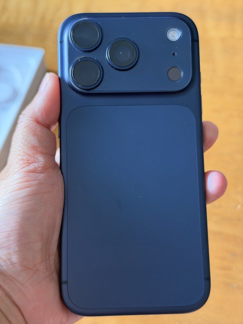 iPhone 17 Pro (Category: Cases & Sleeves) located in Manila. Submitted by tripolmmm (Listing ID 1468936390, Image 2). Description: iPhone 17 Pro 256 GB Color: Deep Blue Batt Health: 92% Purchased on October 17, 2025 at Power Mac Center, Robinsons Magnolia Complete with original box RFS: Upgrading to iPhone 18 DM me for inquiries! 😊.