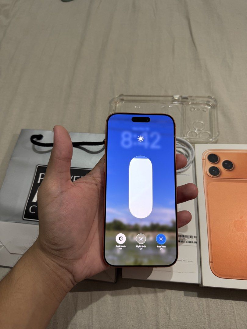 iPhone 17 PRO MAX (Category: iPhone 17 Series) located in Dasmarinas. Submitted by jcmakino14 (Listing ID 1468995763, Image 3). Description: iPhone 17 PRO MAX (FIX PRICE!!!) 256GB, any sim pwede Complete box and original cable powermac purchased 97% battery health Warranty til Nov 22, 2026 mirnor paint chips due to hard case with free case or pwede rin swap sa motor add ako cash.