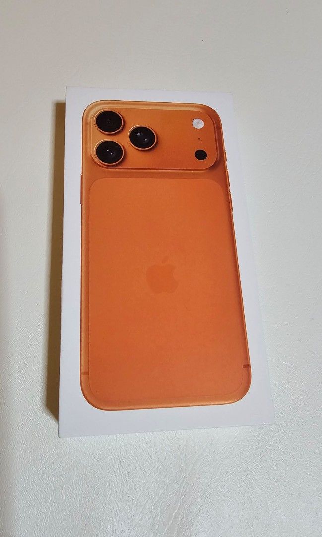 iPhone 17 Pro Max, 512 gb with Cases (Category: iPhone 17 Series) located in Las Pinas. Submitted by valkatzz (Listing ID 1468964488, Image 2). Description: .