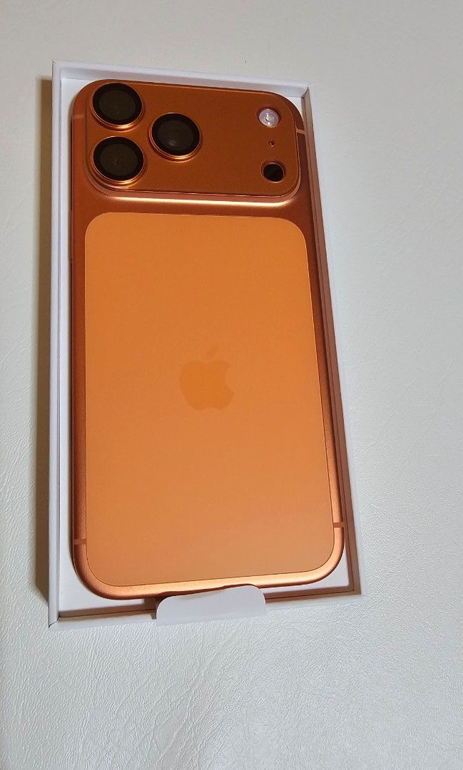 iPhone 17 Pro Max, 512 gb with Cases (Category: iPhone 17 Series) located in Las Pinas. Submitted by valkatzz (Listing ID 1468964488, Image 1). Description: .