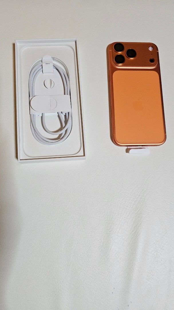 iPhone 17 Pro Max, 512 gb with Cases (Category: iPhone 17 Series) located in Las Pinas. Submitted by valkatzz (Listing ID 1468964488, Image 3). Description: .