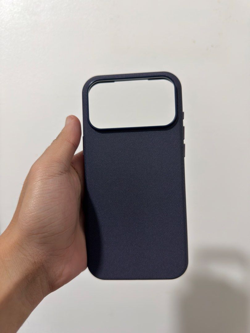 iphone 17 pro max cases (Category: Cases & Sleeves) located in Manila. Submitted by nethureta (Listing ID 1469078811, Image 2). Description: Belkin/Sanptoch 800/300 Loc: moa or pedro gil Bago lang yan. .