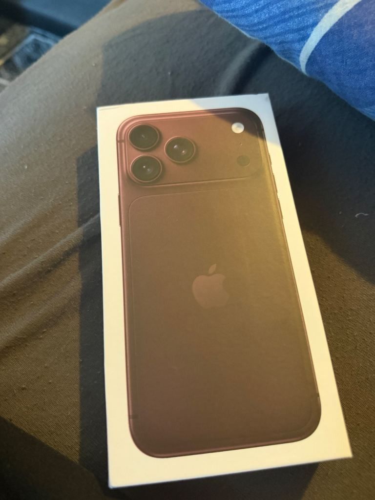 iPhone 18 pro max 1Tb Burgundy (Category: iPhone 18 Series) located in Quezon City. Submitted by quezonshoppe_072 (Listing ID 1469033249, Image 1). Description: For a quick response, please write to wha-tsa.pp 63-9469-504-673.