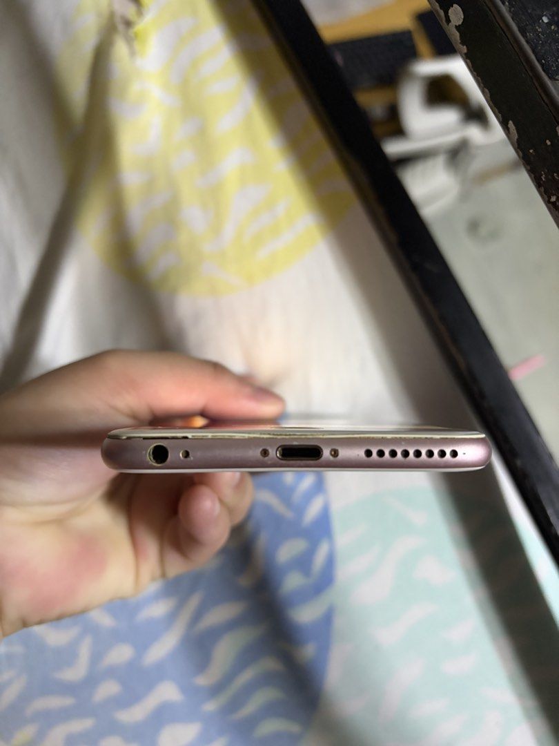 iPhone 6s Plus (Category: iPhone 6 Series) located in Mandaluyong City. Submitted by shielacl (Listing ID 1469159127, Image 2). Description: For sale iPhone 6S Plus Open line 32gb Unit only As is lang po. Maayos pa yung unit. Mandaluyong area.