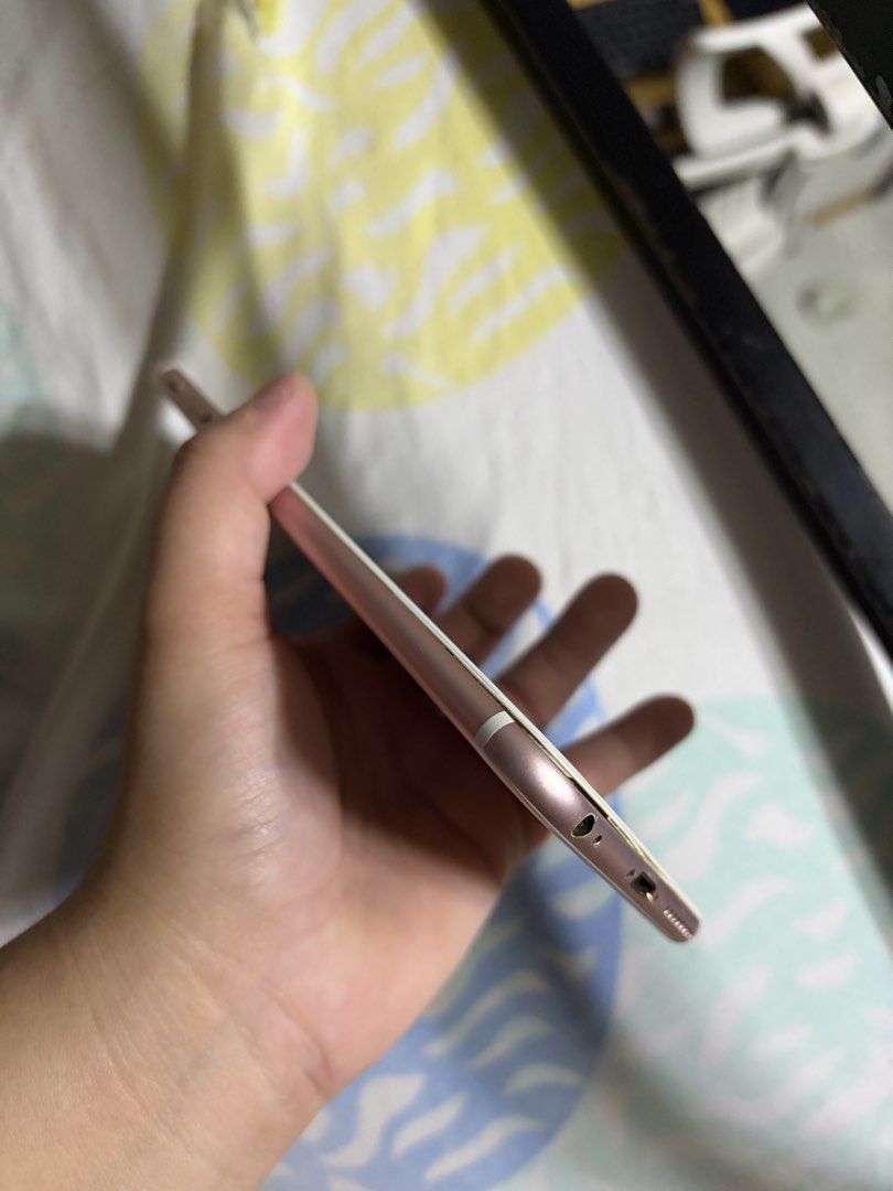 iPhone 6s Plus (Category: iPhone 6 Series) located in Mandaluyong City. Submitted by shielacl (Listing ID 1469159127, Image 3). Description: For sale iPhone 6S Plus Open line 32gb Unit only As is lang po. Maayos pa yung unit. Mandaluyong area.