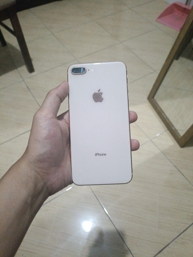 Iphone 8 plus 128gb (Category: Others) located in Manila. Submitted by ag.101722 (Listing ID 1469059790, Image 1). Description: Selling my pre owned ip8 plus if anybody is interested Matagal na-idle (1yr na ata or lampas) Tinry ko icharge pero stuck siya sa white screen logo boot loop, nagoon nang ganyan sa pic then mamamatay ulit paulit ulit, tried charging it for an hour still ganyan pa rin. cracked na screen pero yan nagoon naman and baka may 