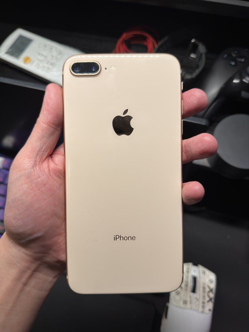 iPhone 8 Plus （分類：iPhone 8 系列）位於 Hong Kong。 由 lbjeatshit 提交（商品編號 1468968968，圖片 2）。簡介： iphone 8 plus (玫瑰金) 角落頭有少少崩位 電池健康度79%。