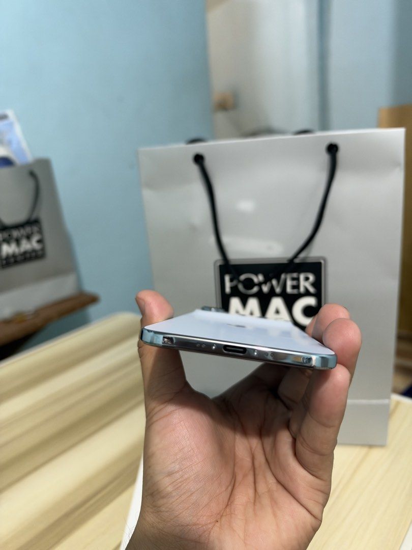 iPhone Air 256GB (Category: iPhone Air Series) located in Pasig City. Submitted by cardomacalanda (Listing ID 1468935390, Image 3). Description: 2months palang 100% Battery Health Hindi gaanong nagamit Makinis walang issue. 45000 nalang Pwede pag usapan ang presyo .