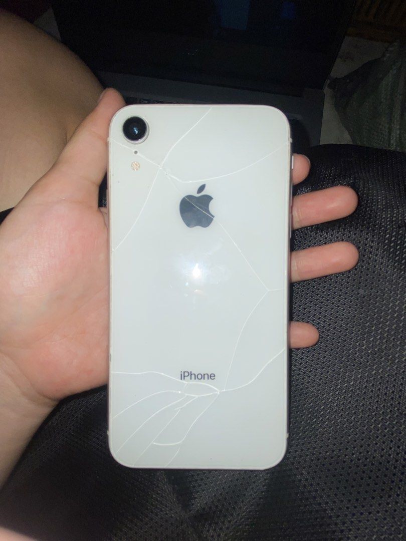 iPhone XR 128gb defective (Category: iPhone X Series) located in Manila. Submitted by bravecrystal_574710 (Listing ID 1469137783, Image 1). Description: LCD, BACK GLASS, BLOATED BATTERY ISSUE HINDI NA BUMUBUKAS, ang sabi sa’min palitan lang daw LCD para gumana.