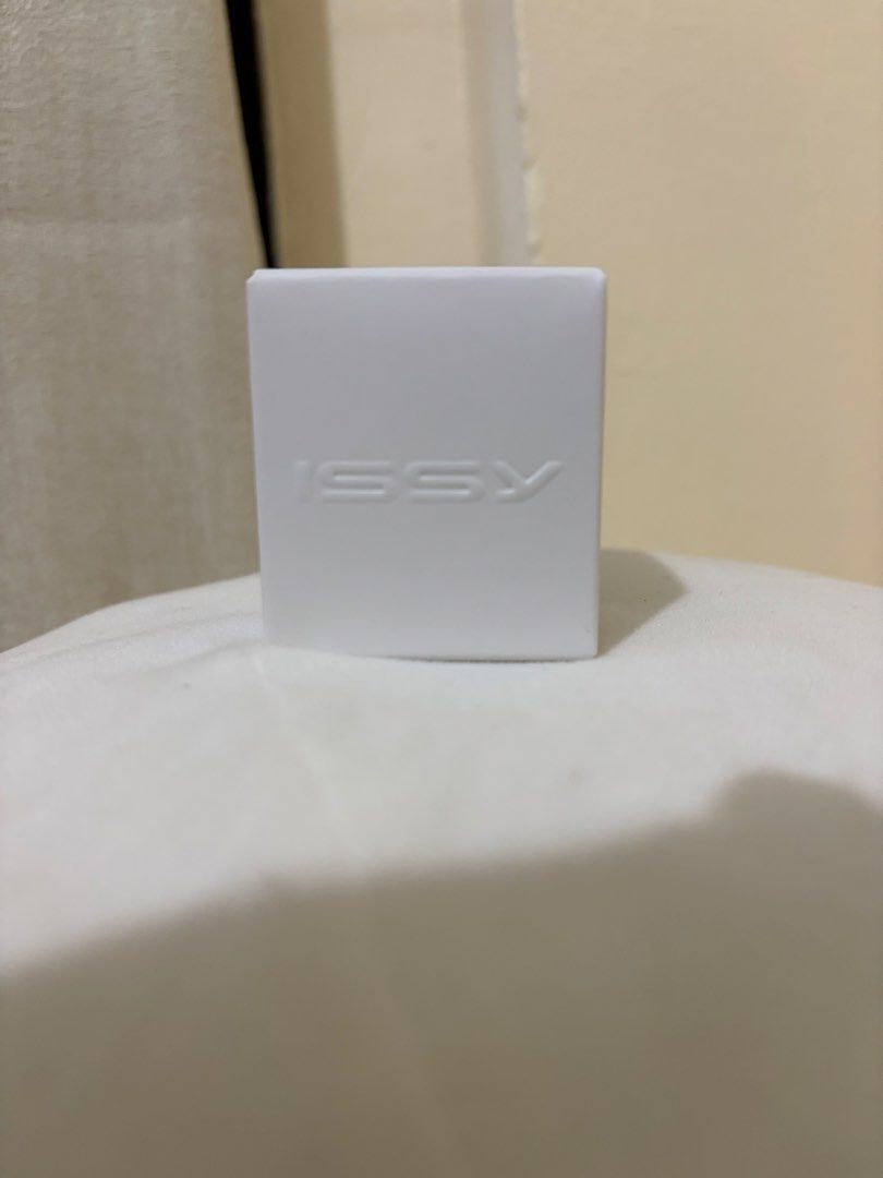 Issy Creme Flush Stick in Purr (Category: Makeup) located in Rizal. Submitted by misspajama (Listing ID 1469012285, Image 2). Description: Kakadating lang today. Swatched twice. RFS: not my blush shade.