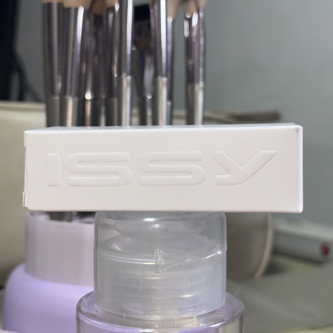 ISSY FAT GLOSS G-STRING SEALED (Category: Makeup) located in Cavite. Submitted by cchilinnstuffs (Listing ID 1469067075, Image 2). Description: sealed ! RFS: Decluttering ~.