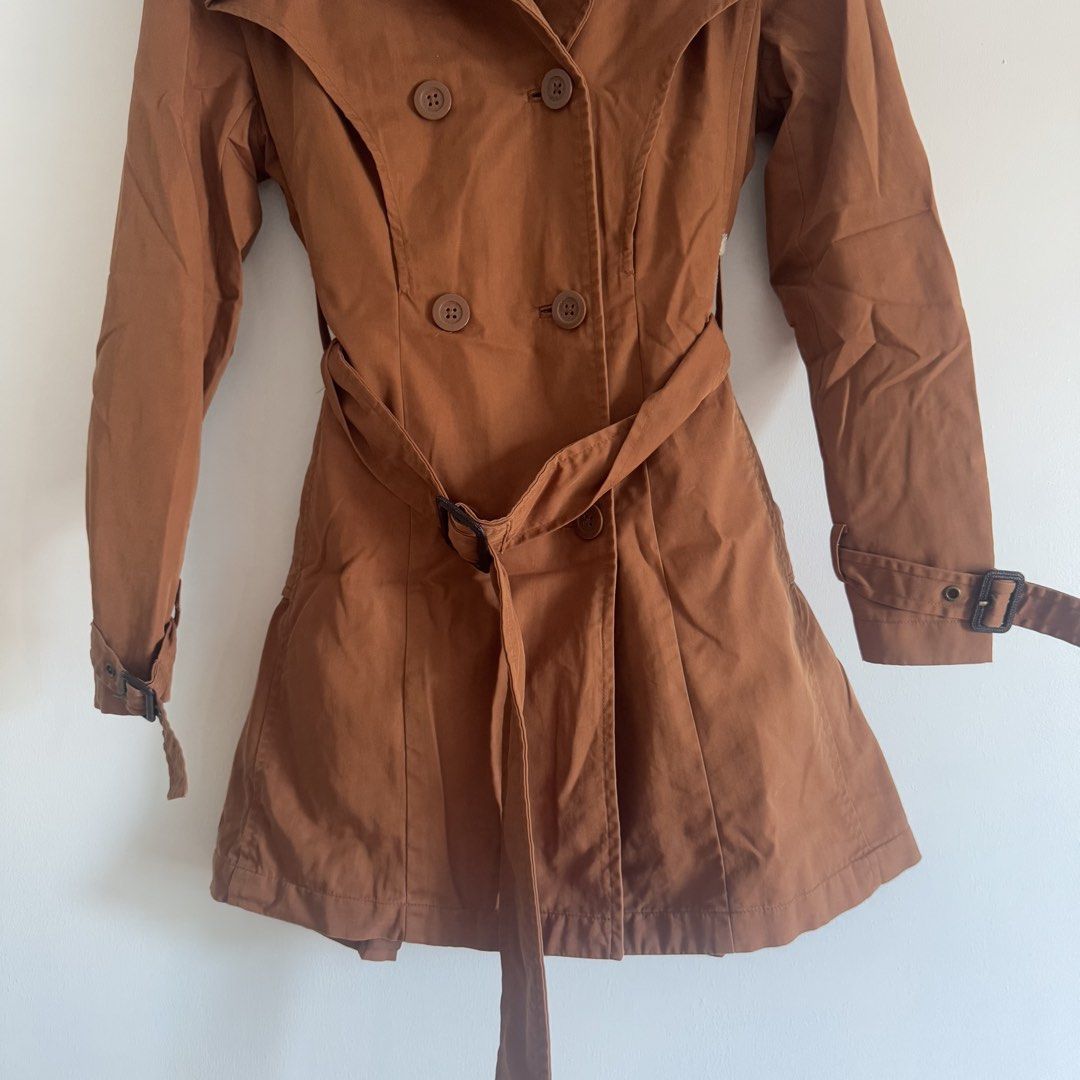J one coat (Category: Coats, Jackets and Outerwear) located in Manila. Submitted by apparella.ph (Listing ID 1468934398, Image 3). Description: Bought in u.s U.s brand Rust color. No faded color Super pretty, lakas maka sexy and sosyal 9/10 Bust:38 Waist:32(pwde liitan since belted sya) Length:33 ☑️Everything is my Own preloved / BNWT/BNWOT ☑️ not thrifted/Ukay ☑️ malukot sa picture kasi na stock sa cabinet (tinatamad mag plantsa ✌️ ) ☑️Personal 