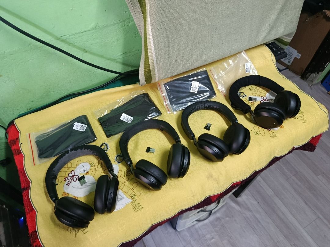 jabra evolve 2 75 headset (Category: Headphones & Headsets) located in Quezon City. Submitted by carou85958 (Listing ID 1469000321, Image 1). Description: JABRA EVOLVE 2 75 100% good 100% working 100% authentic original free na yung Headband Cover prize p5500 each 17 ibp road batasan hills qc .