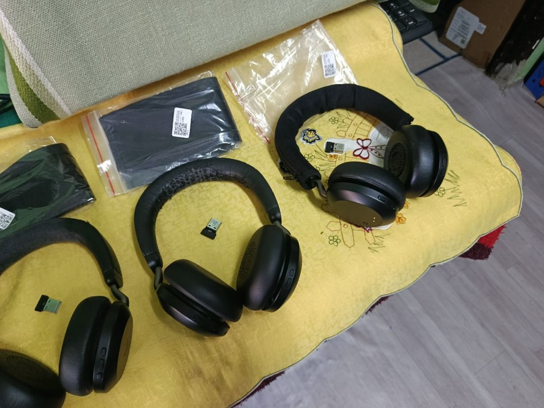 jabra evolve 2 75 headset (Category: Headphones & Headsets) located in Quezon City. Submitted by carou85958 (Listing ID 1469000321, Image 3). Description: JABRA EVOLVE 2 75 100% good 100% working 100% authentic original free na yung Headband Cover prize p5500 each 17 ibp road batasan hills qc .