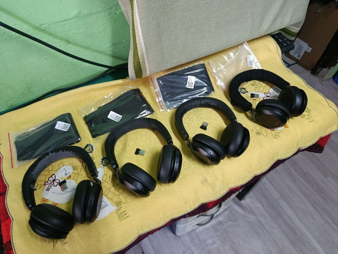 jabra evolve 2 75 headset (Category: Headphones & Headsets) located in Quezon City. Submitted by carou85958 (Listing ID 1469000321, Image 2). Description: JABRA EVOLVE 2 75 100% good 100% working 100% authentic original free na yung Headband Cover prize p5500 each 17 ibp road batasan hills qc .