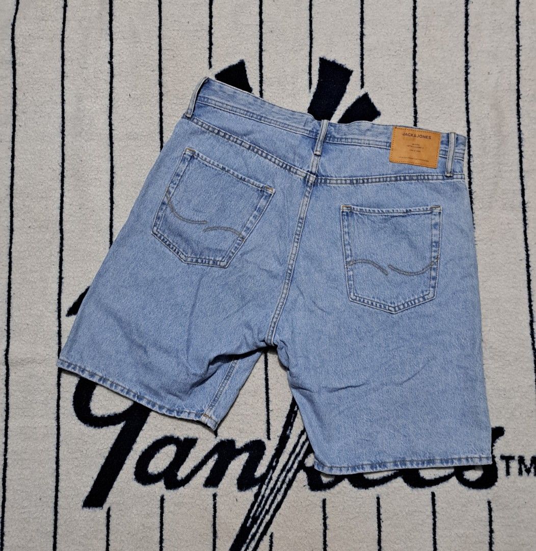 Jack & jones jorts (Category: Shorts) located in Baguio. Submitted by thriftfit17 (Listing ID 1469052983, Image 2). Description: jack & jones jorts size L almost new php 600 dm if interested.