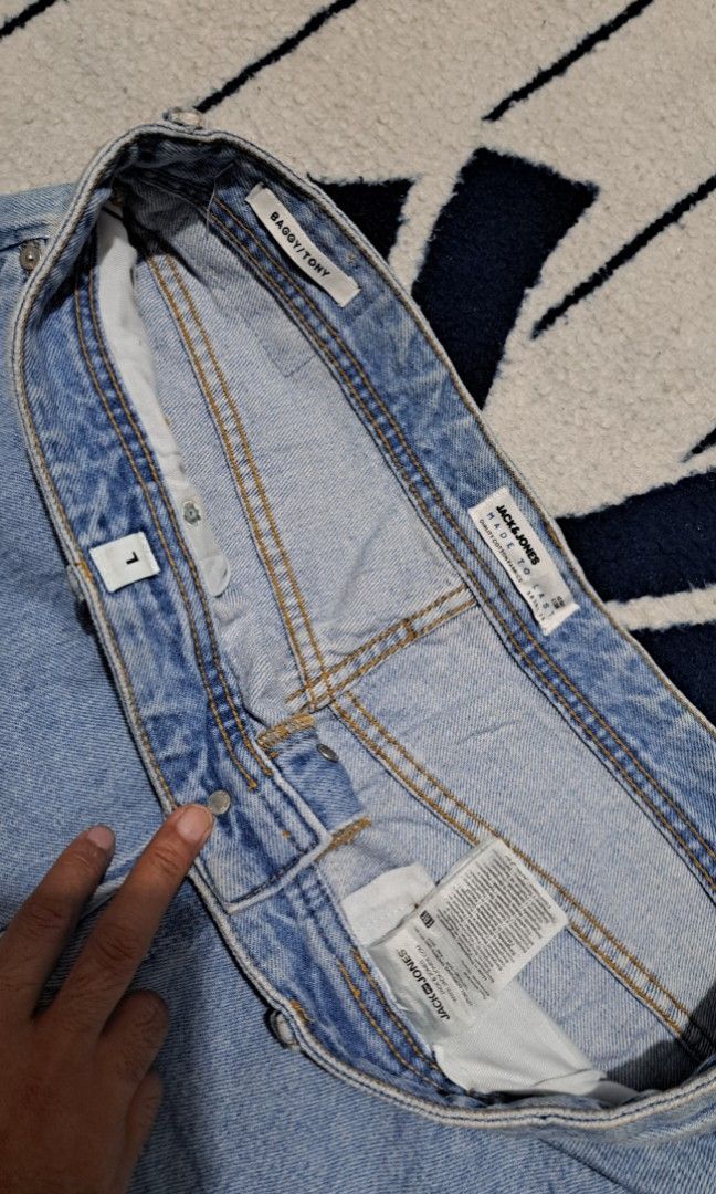 Jack & jones jorts (Category: Shorts) located in Baguio. Submitted by thriftfit17 (Listing ID 1469052983, Image 3). Description: jack & jones jorts size L almost new php 600 dm if interested.