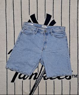 (Category: ) located in . Submitted by thriftfit17 (Listing ID 1469052983, Image 1). Description: .